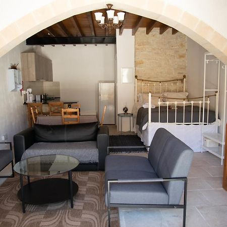 Cleo'S Inn Lofou Ngoại thất bức ảnh